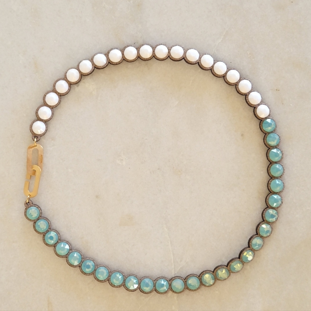 talkative Banquet necklace